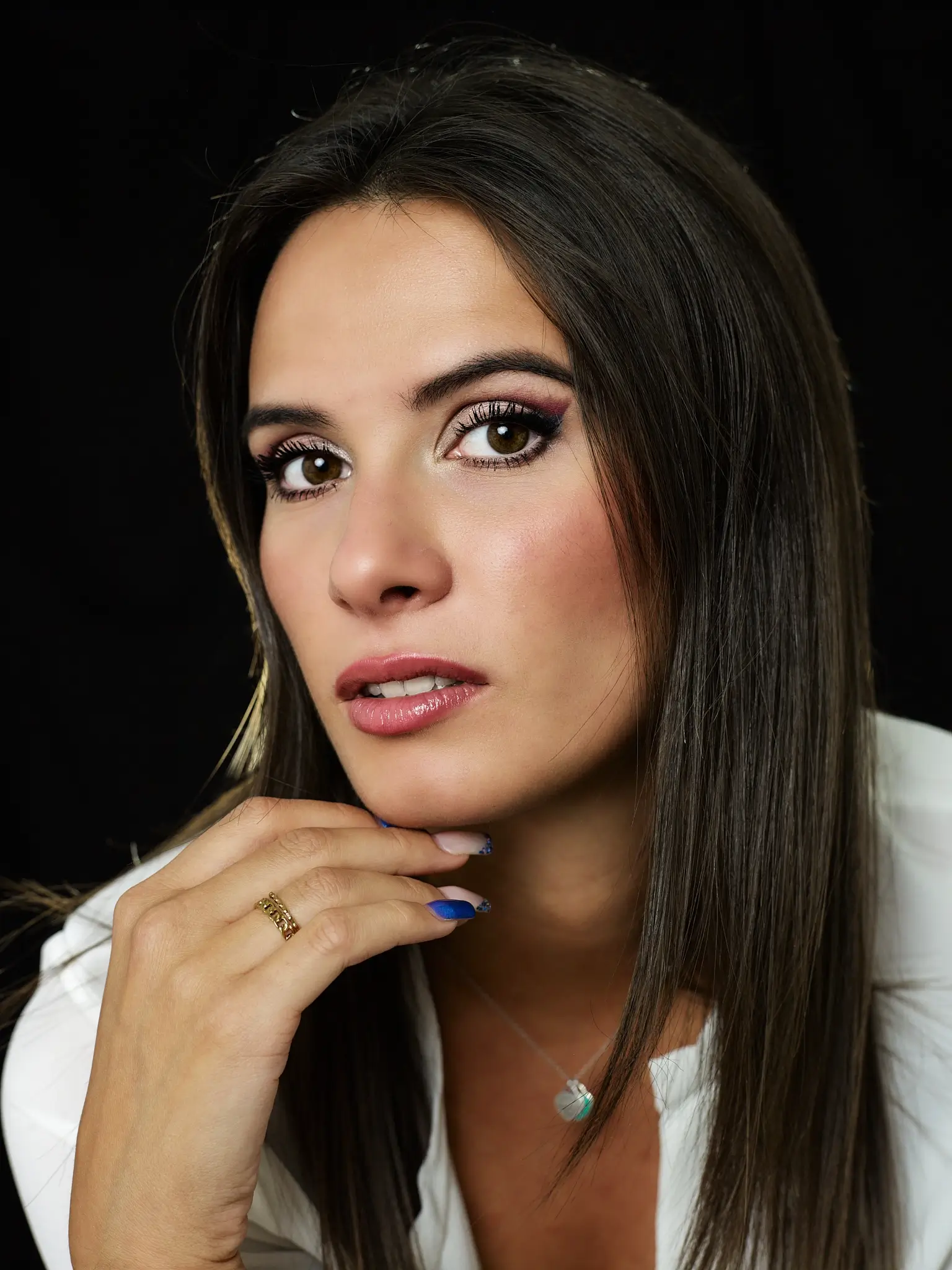 Matteo Franchi Foto - Unpublished, a studio portrait of Michela on black background