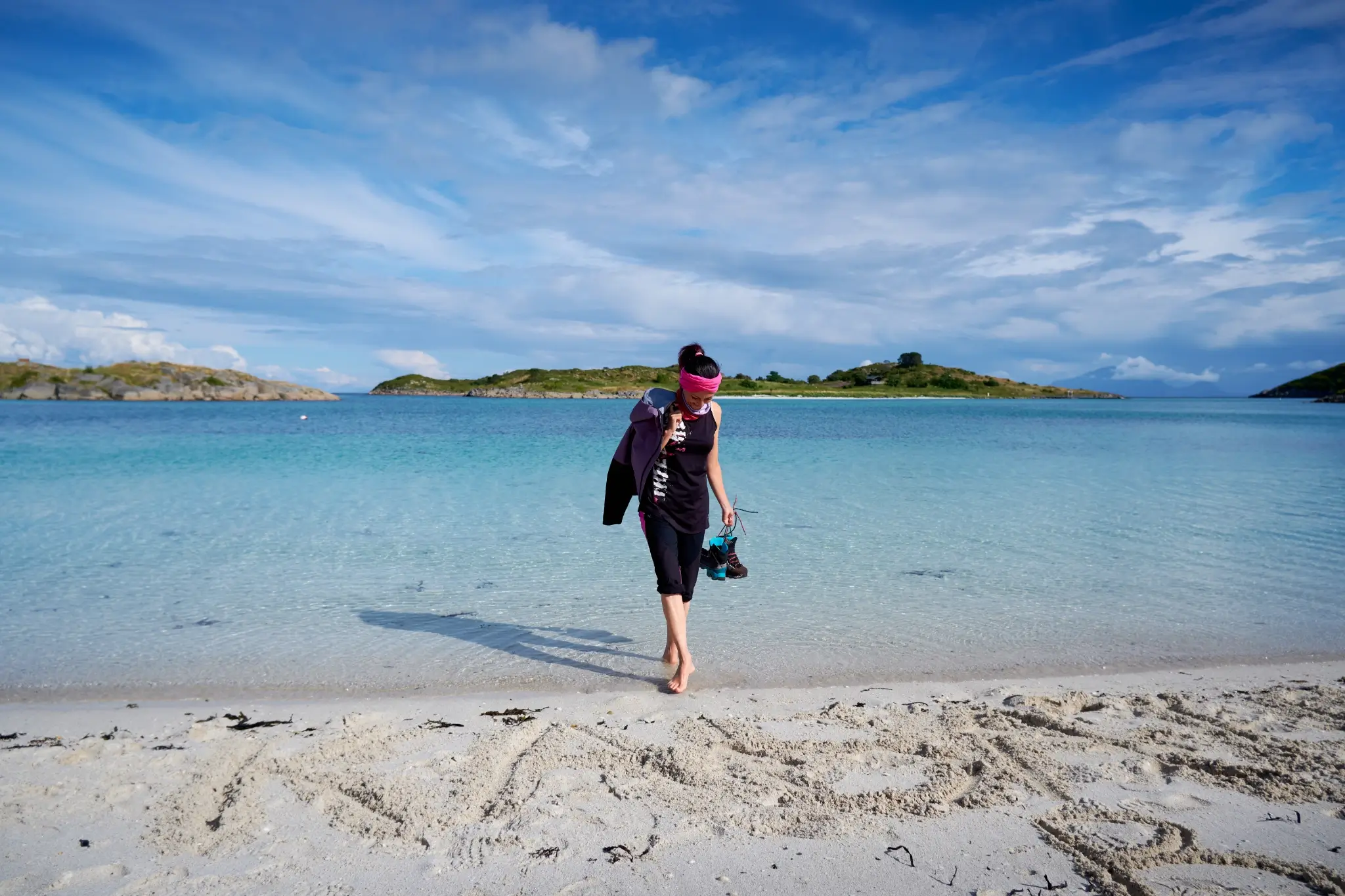 Matteo Franchi Foto - My Travel Diary Chronicles, walking barefeet on the soft sand of Lofoten