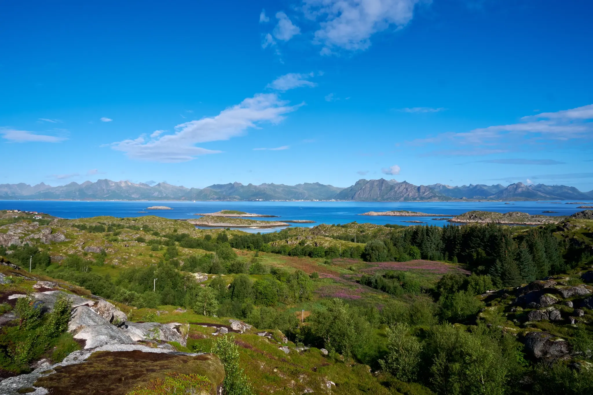Matteo Franchi Foto - My Travel Diary Chronicles, distant mountains from the Lofoten Islands