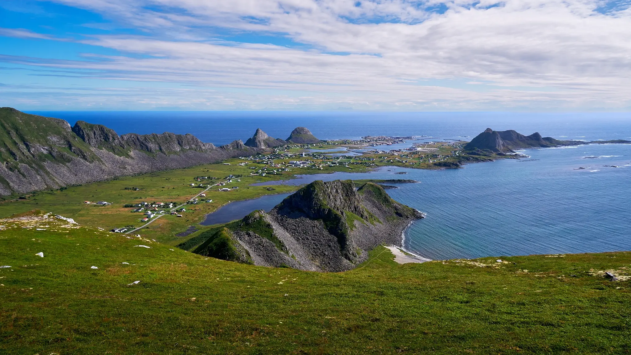 Matteo Franchi Foto - My Travel Diary Chronicles, beautiful landscape from the top of a mountain at Lofoten