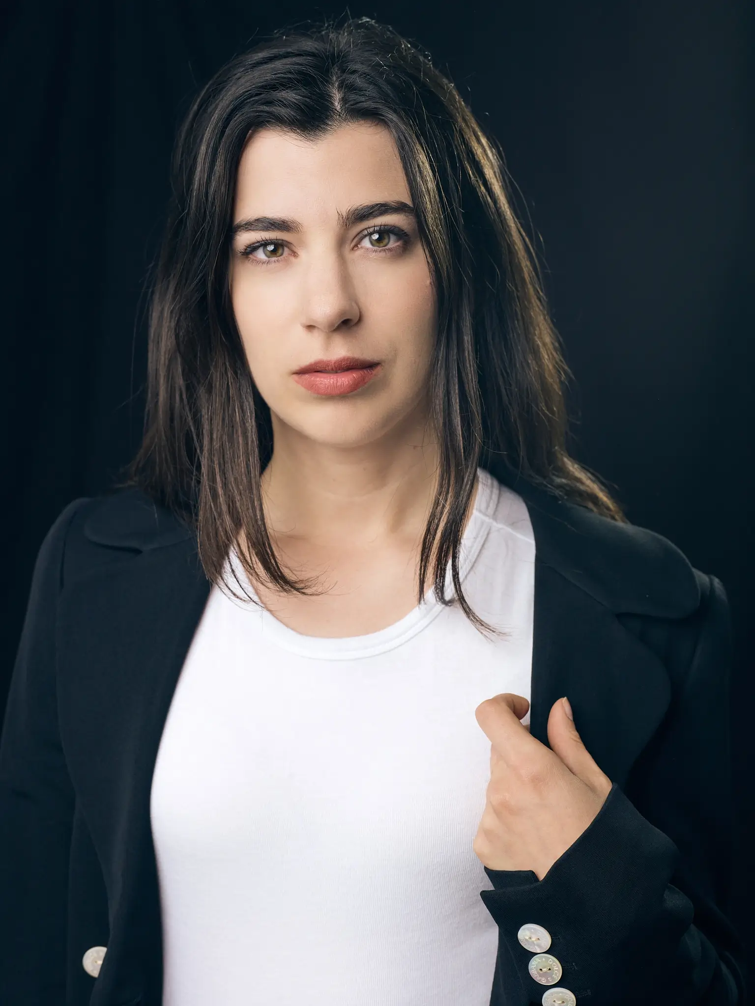 Close-up portrait of Giada in studio on dark background - portrait photography with Giada